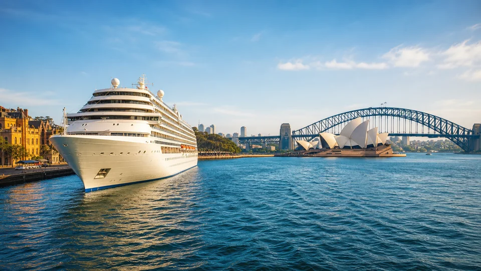 Sydney harbour and its waterfront landmarks